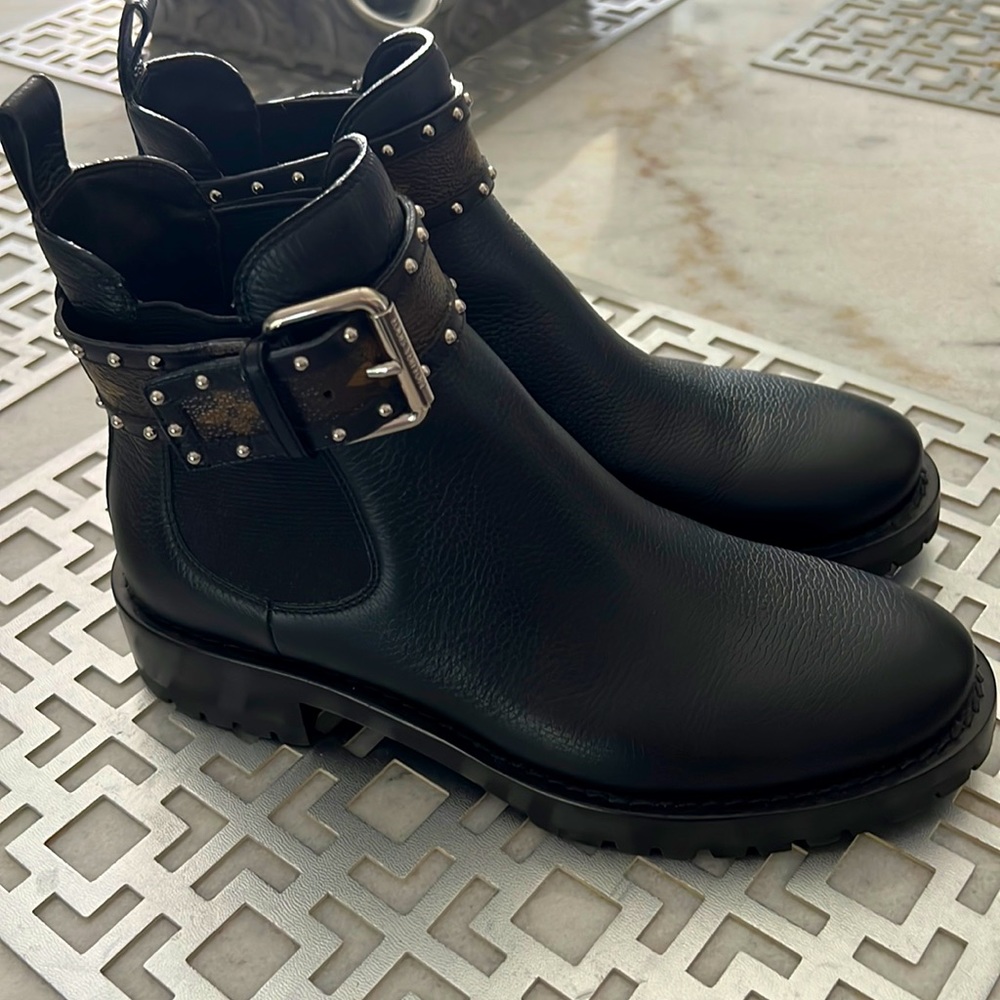 Louis Vuitton Leather Ankle Booties